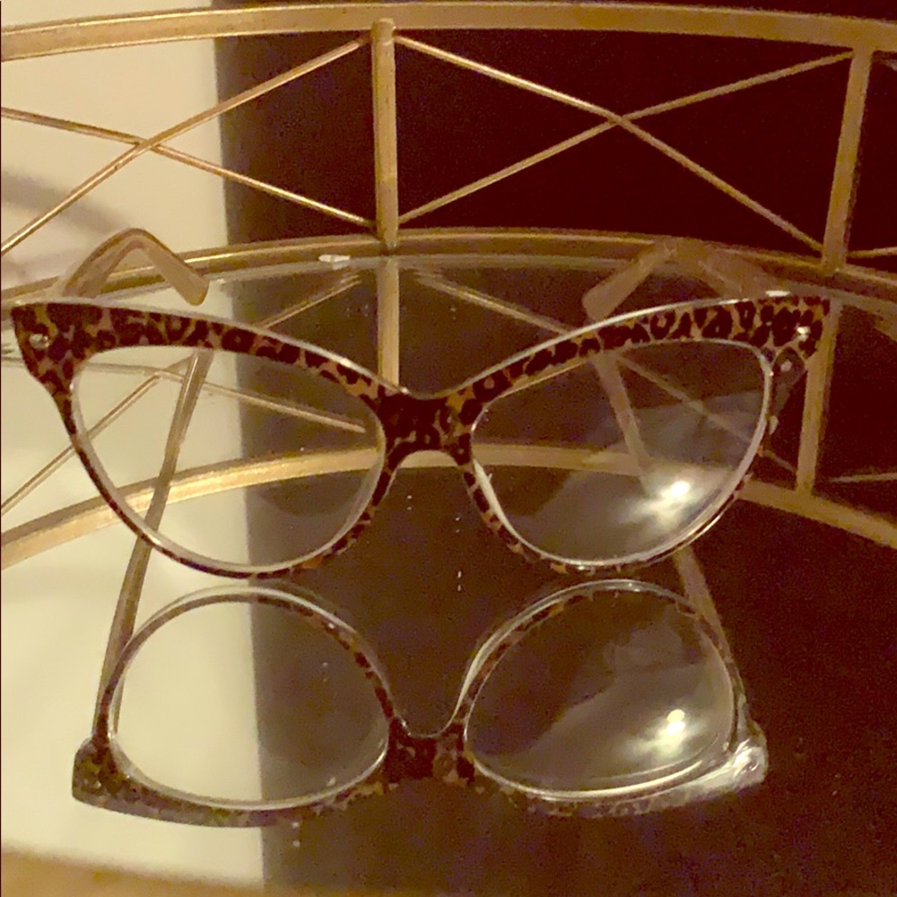 Cateye glasses